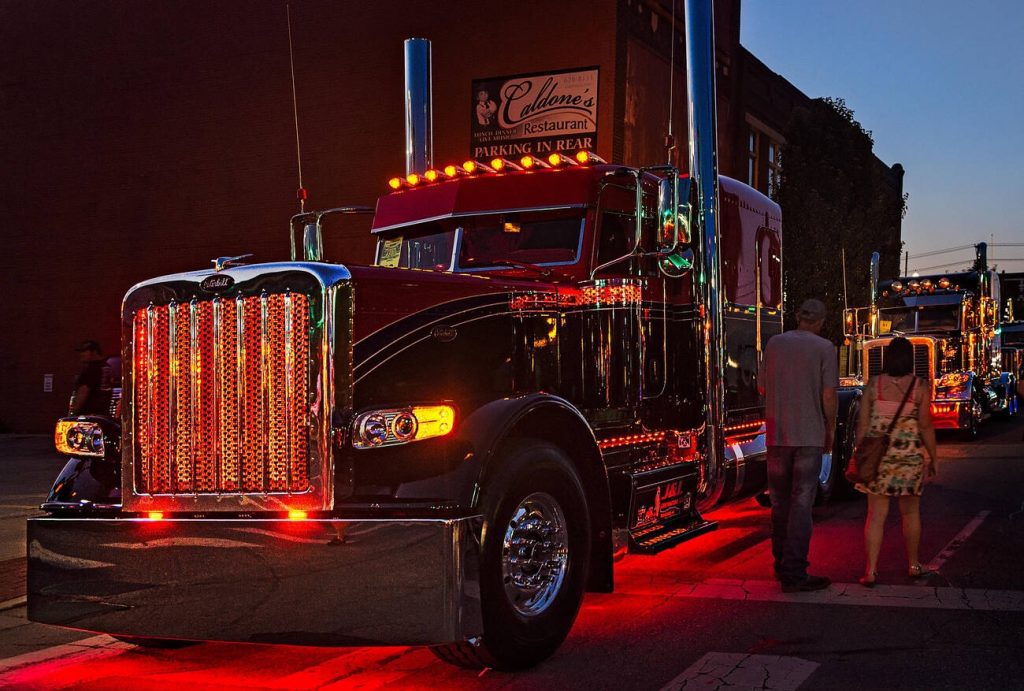 Peterbilt 389: The Ultimate Guide To The Specs, Features, Performance ...